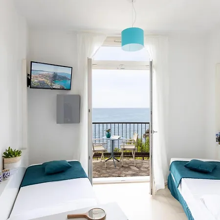 Capo D'uomo Hotel 3*